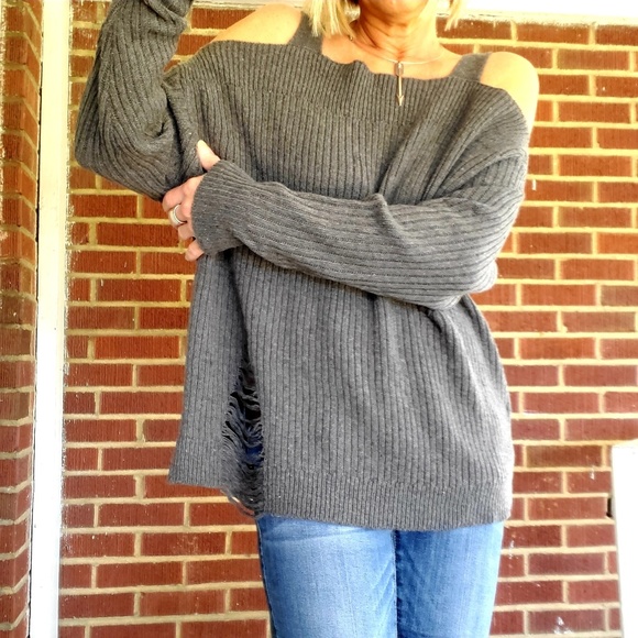 Distressed sweater - Picture 2 of 8